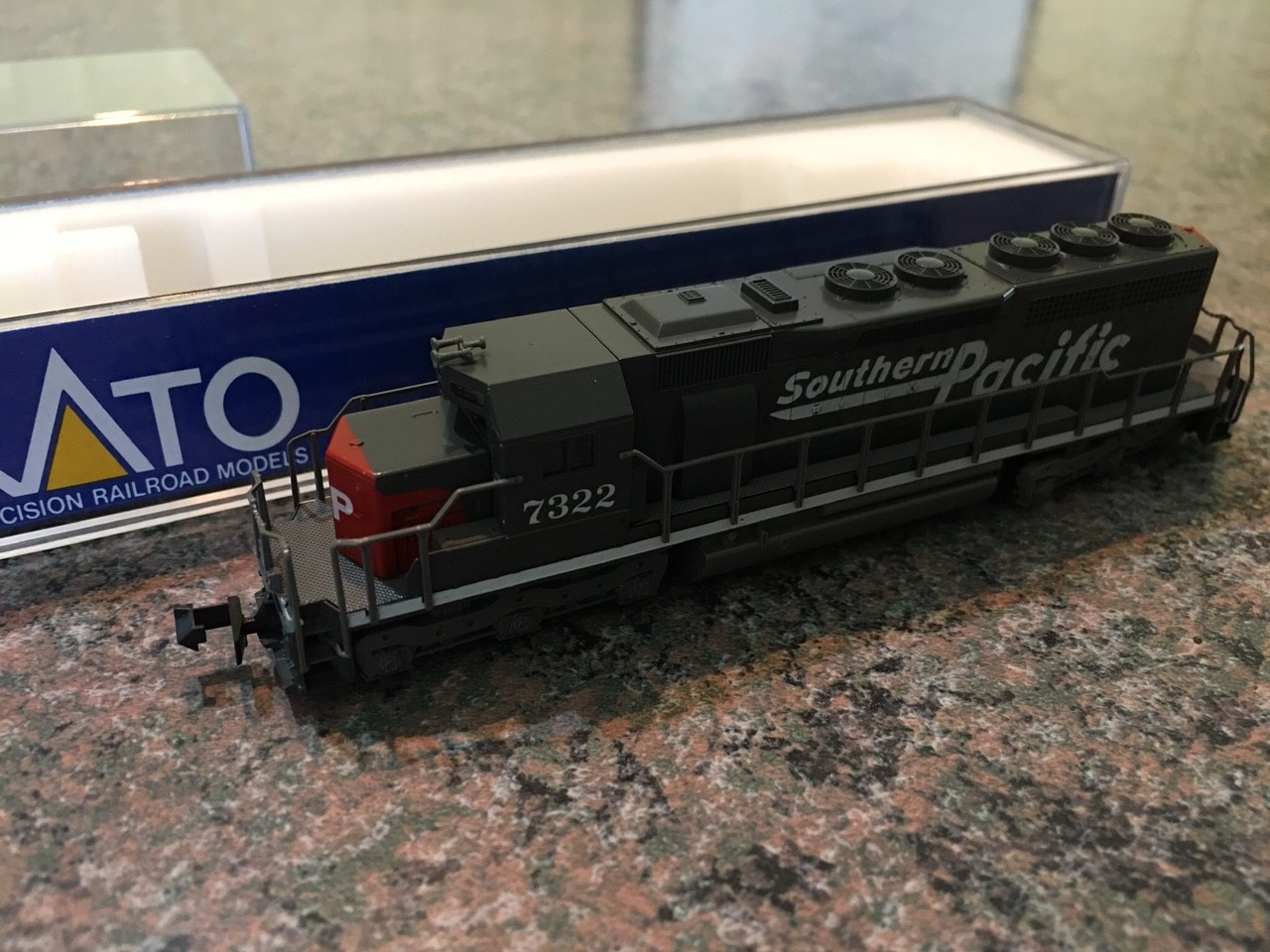 Nゲージ KATO USA SD40T-2 N EMD SD40-2 Early type and Mid Production